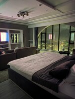 Superior Suite, Mountain View | Premium bedding, down comforters, Select Comfort beds, in-room safe