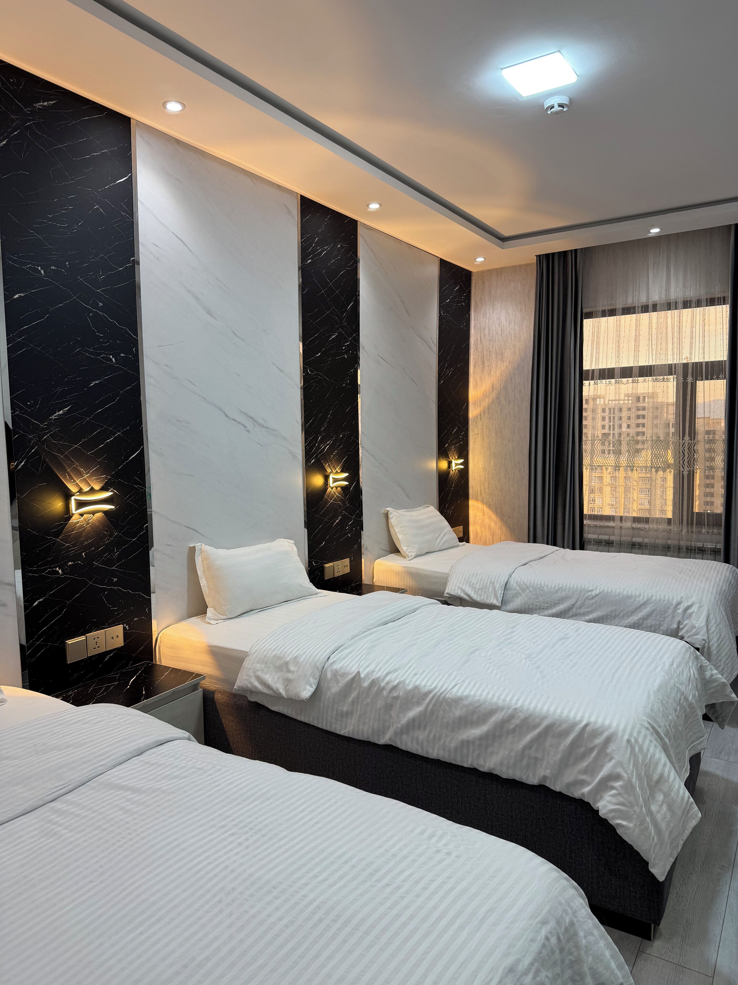 Superior-Dreibettzimmer, Stadtblick | Hochwertige Bettwaren, Daunenbettdecken, Select-Comfort-Betten