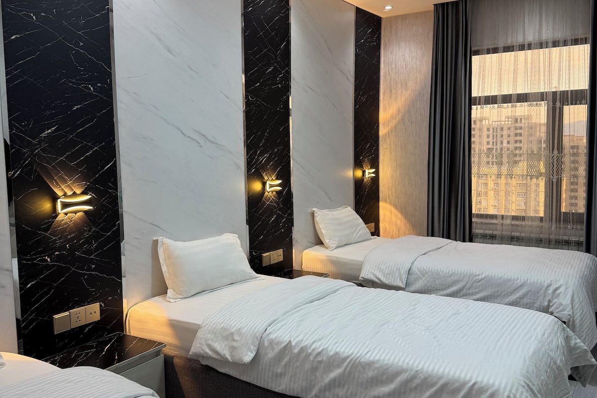 Superior-Dreibettzimmer, Stadtblick | Hochwertige Bettwaren, Daunenbettdecken, Select-Comfort-Betten