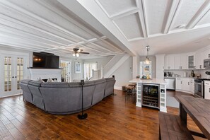 Smart-TV, peis og kontorer