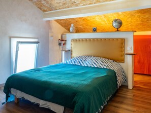 1 bedroom, WiFi, bed sheets