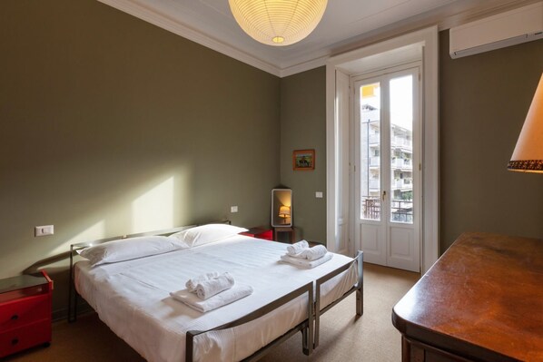 1 chambre, fer et planche à repasser, Wi-Fi, literie fournie