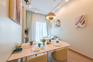 Superior Apartment, 2 Bedrooms, Balcony, City View | In-room dining