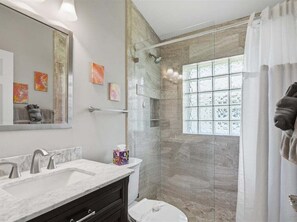 Shower, hair dryer, towels - 4BR Marco Island retreat with heated pool, WiFi, and room for 8. (Marco Island)