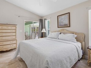4 bedrooms, iron/ironing board, free WiFi, bed sheets - 4BR Marco Island retreat with heated pool, WiFi, and room for 8. (Marco Island)