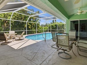 A heated pool - 4BR Marco Island retreat with heated pool, WiFi, and room for 8. (Marco Island)