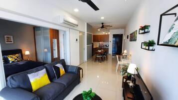 Superior Studio, 1 Queen Bed, Kitchen, City View | Desk, laptop workspace, free WiFi, bed sheets
