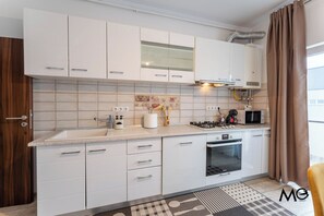 Leilighet – deluxe | Eget kjøkken | Kjøleskap, ovn, kokeplater og oppvaskmaskin