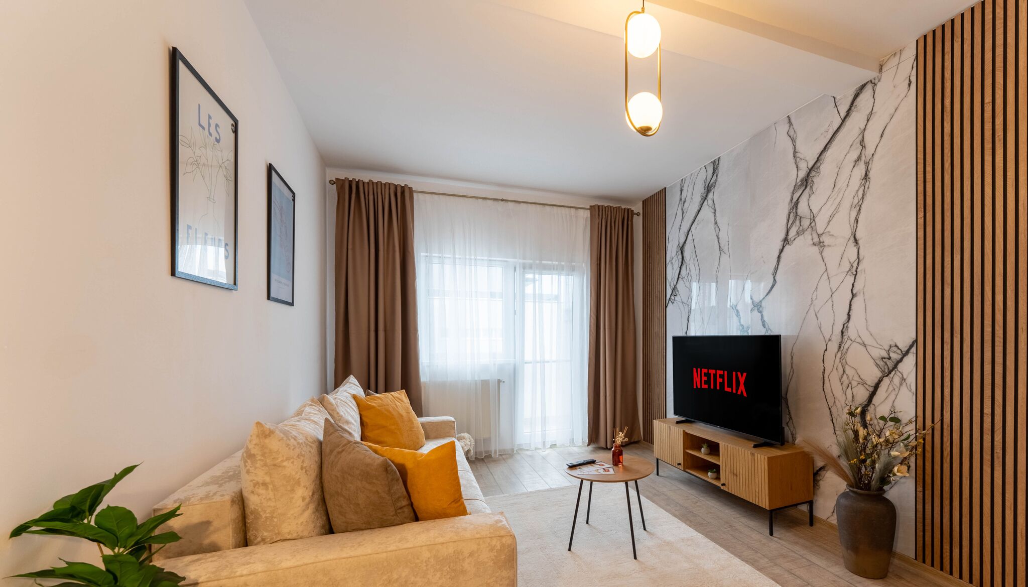 Deluxe Apartment | Living area | 125-cm Smart TV with cable channels, Netflix, streaming services