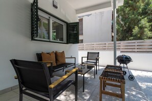 BBQ/picnic Area - Arty Haven Spacious 3BR House in Larnaca (Larnaca)