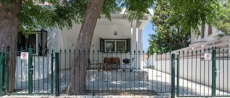 Apartment, 3 Bedrooms, Kitchen, City View | Terrace/patio
