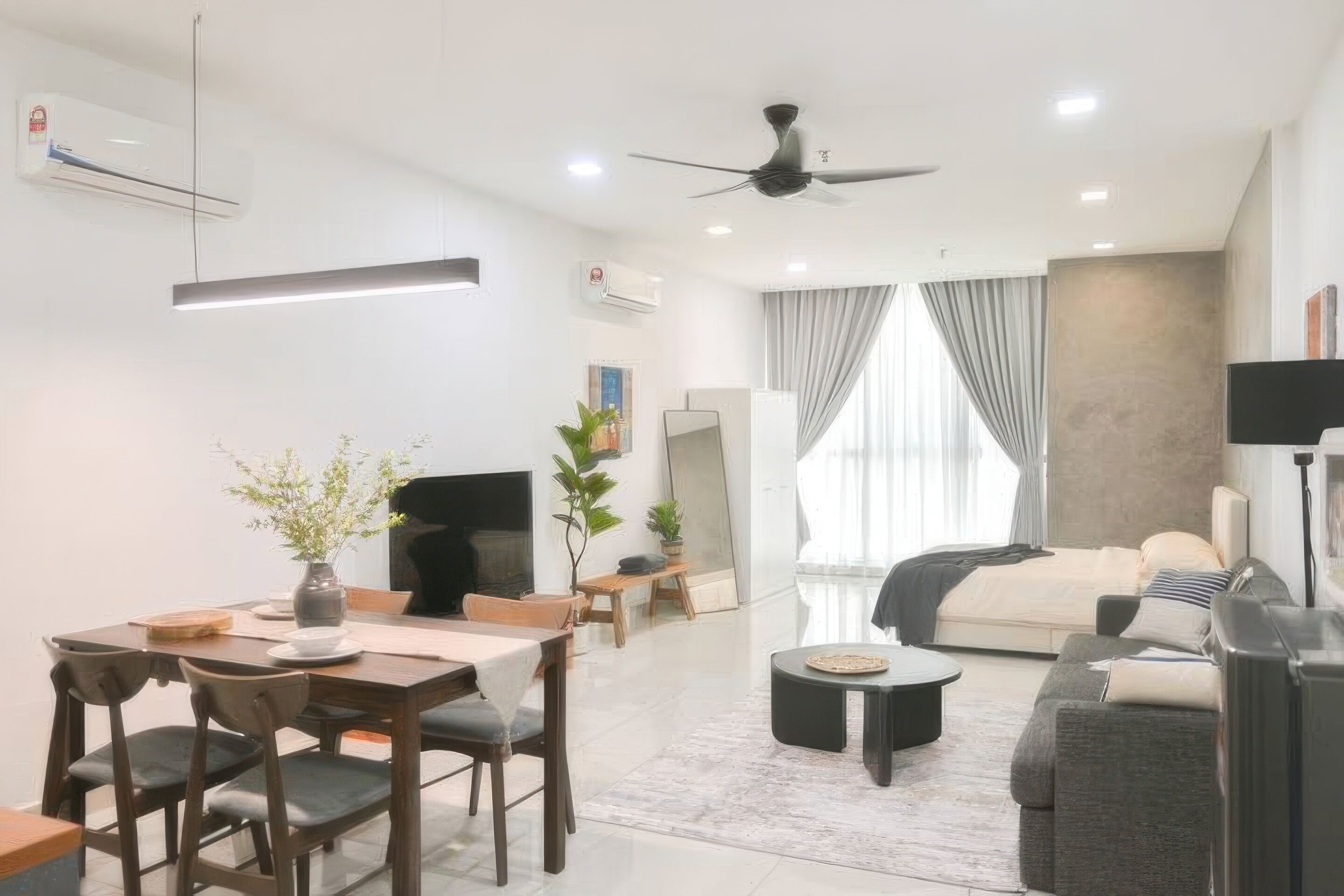 Superior Studio, 1 Queen Bed, Kitchen, City View | In-room dining