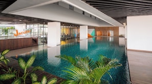 Indoor/outdoor pool - Luxstay Atria Sofo Suites Apartments (Petaling Jaya)