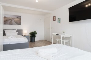3 chambres, fer et planche à repasser, Wi-Fi, draps fournis