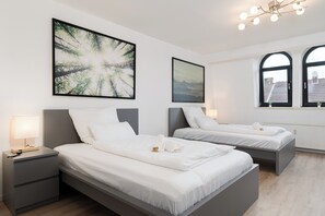 3 bedrooms, iron/ironing board, WiFi, bed sheets