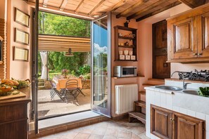 Kühlschrank, Mikrowelle, Ofen, Herdplatte