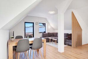 TV - Apartment 'Bähnleradweg' with Balcony and Wi-Fi (Lenzkirch)