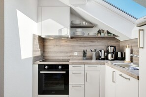 Fridge, oven, stovetop, dishwasher - Apartment 'Bähnleradweg' with Balcony and Wi-Fi (Lenzkirch)