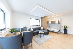 TV - Apartment 'Bähnleradweg' with Balcony and Wi-Fi (Lenzkirch)