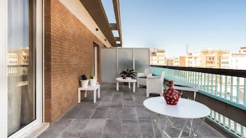 Classic Apartment, Garden View | Terrace/patio