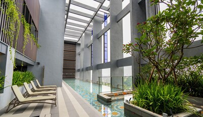 Millerz Square Sky Pool & Ham