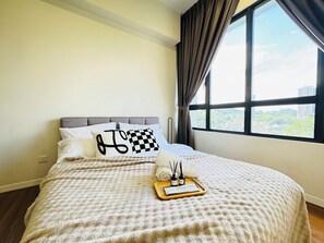 ซูพีเรียอพาร์ทเมนท์, 3 ห้องนอน, ระเบียง, วิวเมือง | โต๊ะทำงาน, Wi-Fi ฟรี