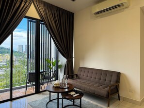 Superior Apartment, 3 Bedrooms, Balcony, City View | Living area