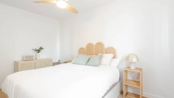 3 slaapkamers, een strijkplank/strijkijzer, wifi, beddengoed