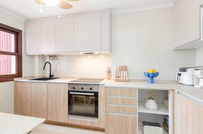 Fridge, microwave, oven, stovetop - Apartment 'Bilua' with Wi-Fi and Air Conditioning (Luanco)