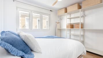 3 bedrooms, iron/ironing board, WiFi, bed sheets