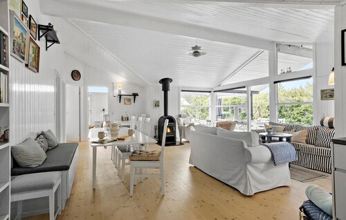 6 bedroom cozy home in Otterup