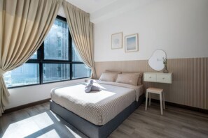 Superior Apartment, 3 Bedrooms, Kitchen, City View | Desk, free WiFi