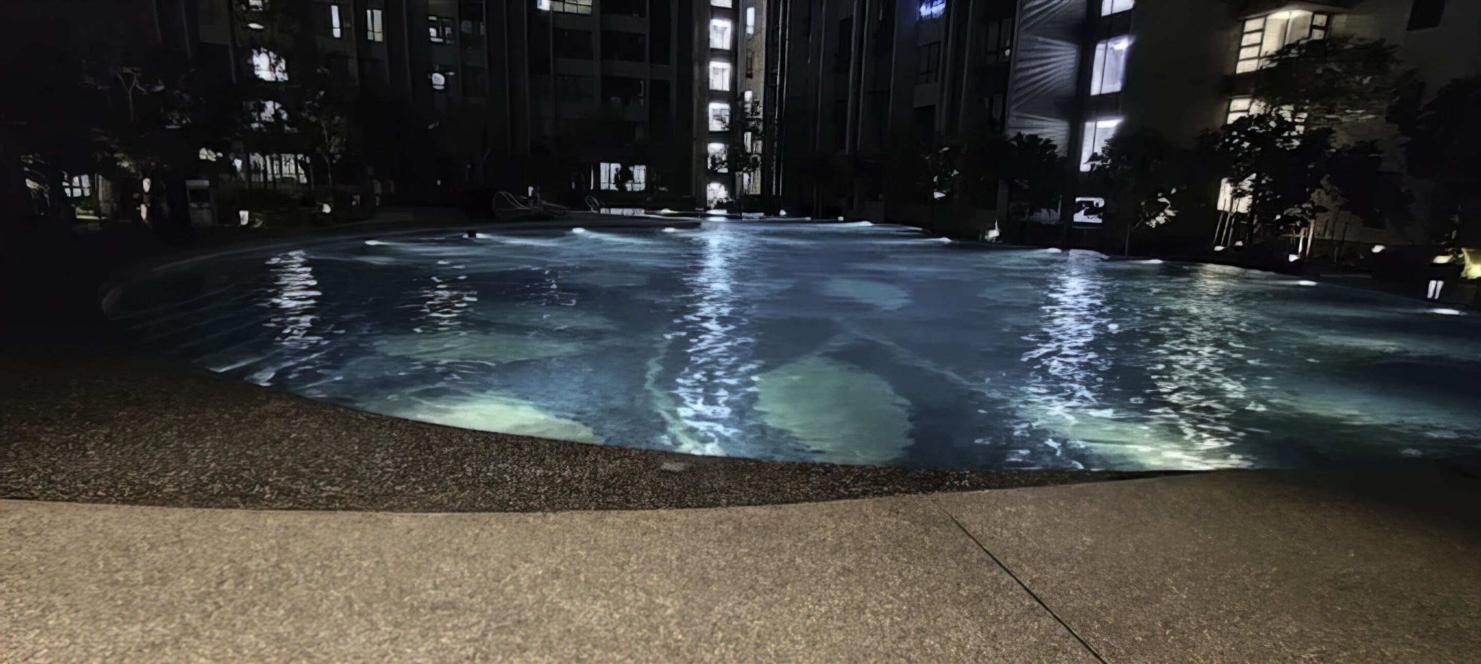 室內/室外游泳池