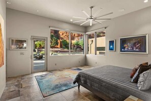 3 Schlafzimmer, Schreibtisch, Bügeleisen/Bügelbrett, kostenloses WLAN