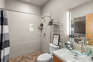 Shower, hair dryer, towels, shampoo - Exquisite Home in Mountains Infrared Sauna + Fire (Sedona)