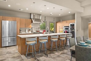 Fridge, microwave, oven, stovetop - Exquisite Home in Mountains Infrared Sauna + Fire (Sedona)
