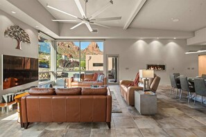 TV, fireplace, offices - Exquisite Home in Mountains Infrared Sauna + Fire (Sedona)