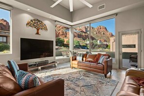 TV, fireplace, offices - Exquisite Home in Mountains Infrared Sauna + Fire (Sedona)