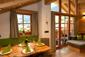 Dining - Apartment 'Deluxe 1' with Private Garden, Balcony and Wi-Fi (Großarl)