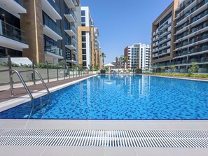 Pool - Elegant Studio Escape in Al Merkadh-117 (Dubai)