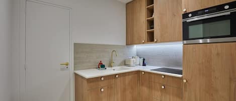 Fridge, microwave, stovetop, coffee/tea maker