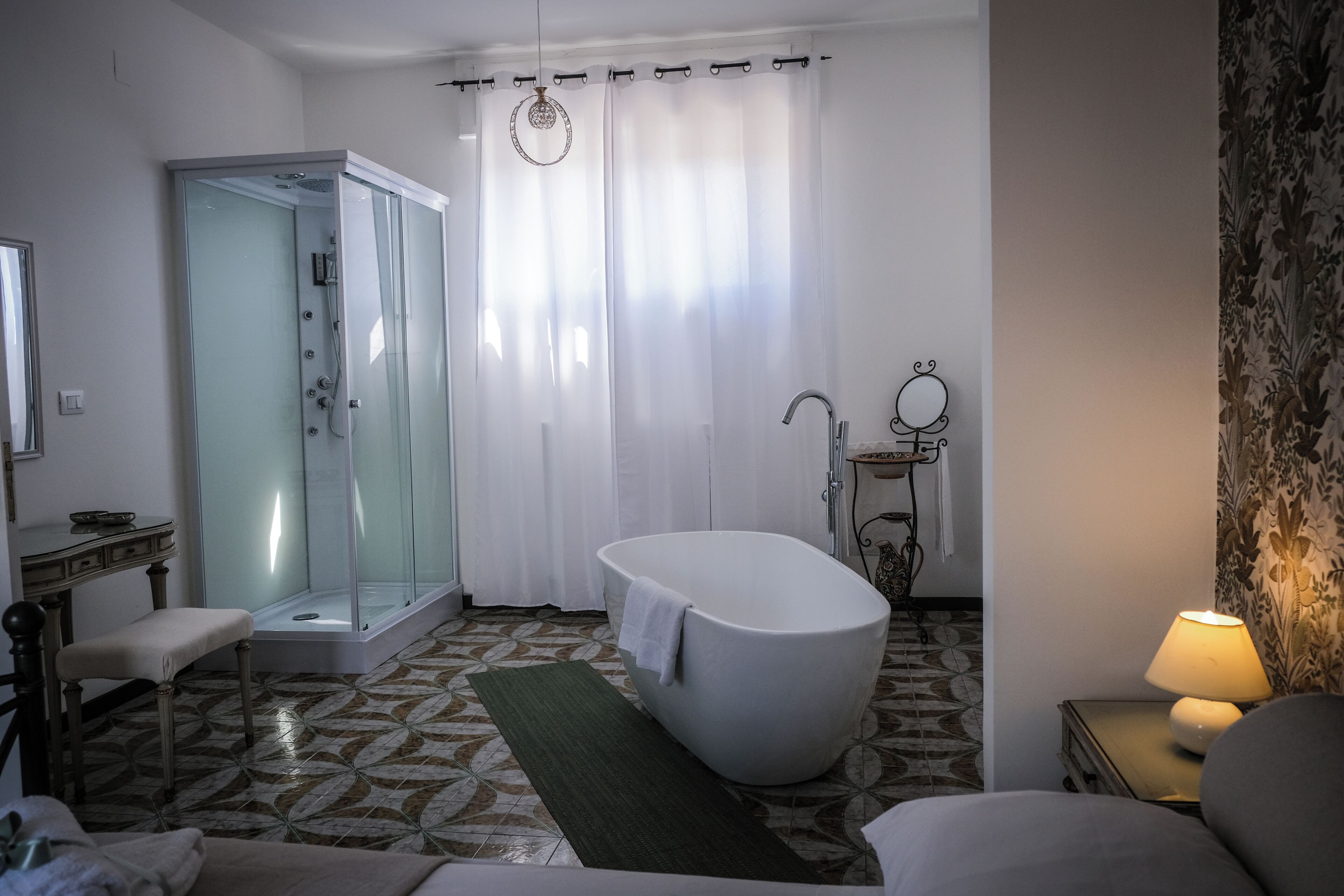 Apartamento Deluxe | Ropa de cama de alta calidad, edredones de plumas, decoración individual