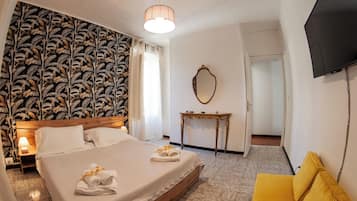 Familienapartment, Balkon, Stadtblick | Hochwertige Bettwaren, Daunenbettdecken, individuell dekoriert