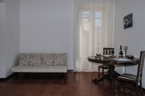 Family Apartment, Balcony, City View | Private kitchen