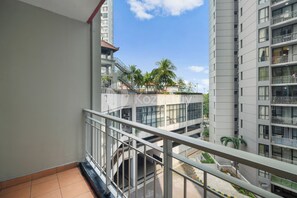 Balcony - Alira by Kozystay - Epicentrum (Jakarta)