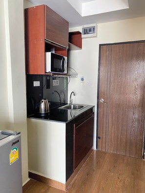 Standard Double Room, Balcony | Private kitchen | Electric kettle