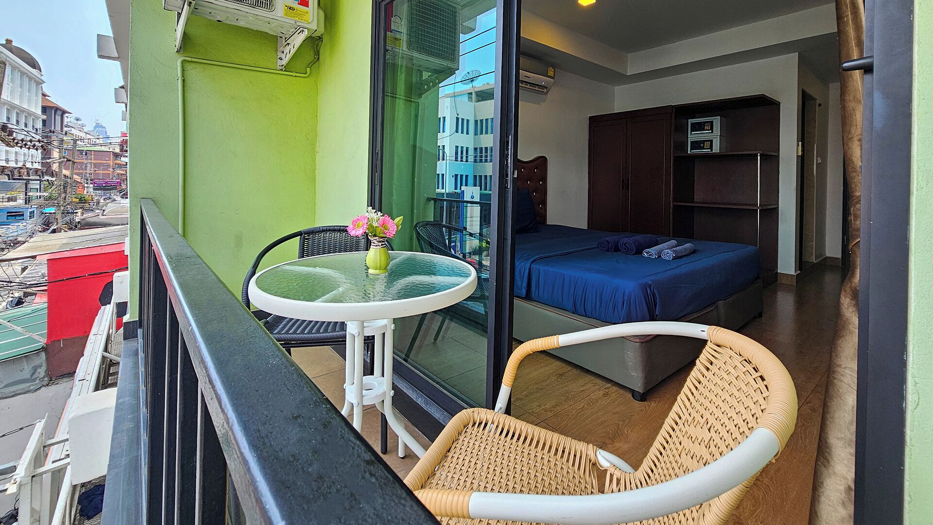 Doppia Standard, balcone | Balcone