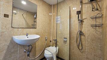 Chambre Double Standard, balcon | Salle de bain