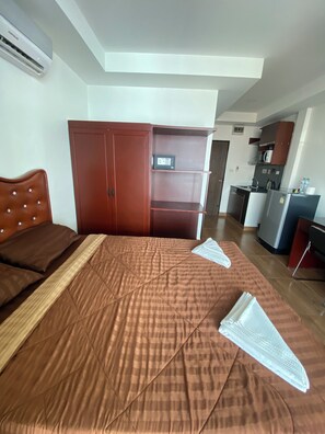 Standard Double Room, Balcony | Living area | 32-inch flat-screen TV with cable channels, pay movies