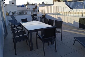 Outdoor dining - Superior 1 Bedroom Apartment (Sevilla)